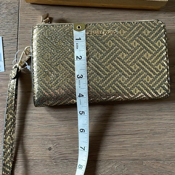 Michael Kors Gold Design Wristlet Phone Wallet - Picture 3 of 10